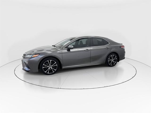 Photo of 2018 Celestial Silver/Midnight Black Metallic Toyota Camry
