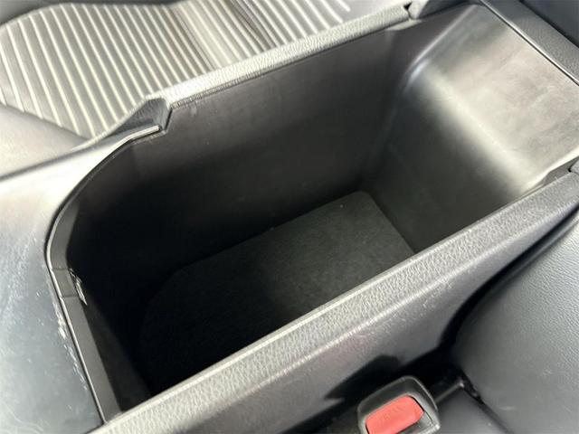 Photo of 2018 Celestial Silver/Midnight Black Metallic Toyota Camry