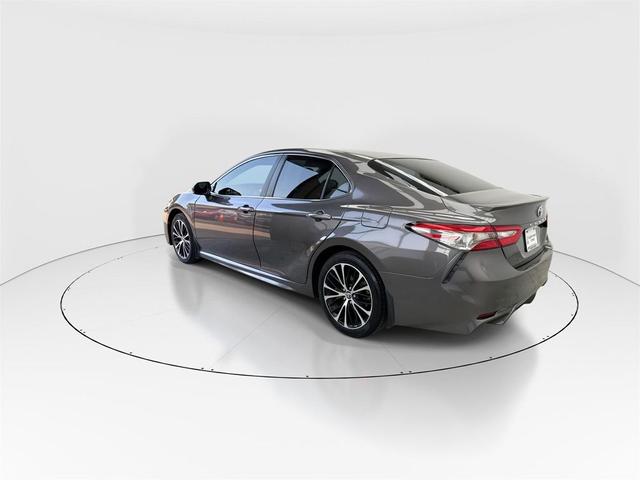 Photo of 2018 Celestial Silver/Midnight Black Metallic Toyota Camry