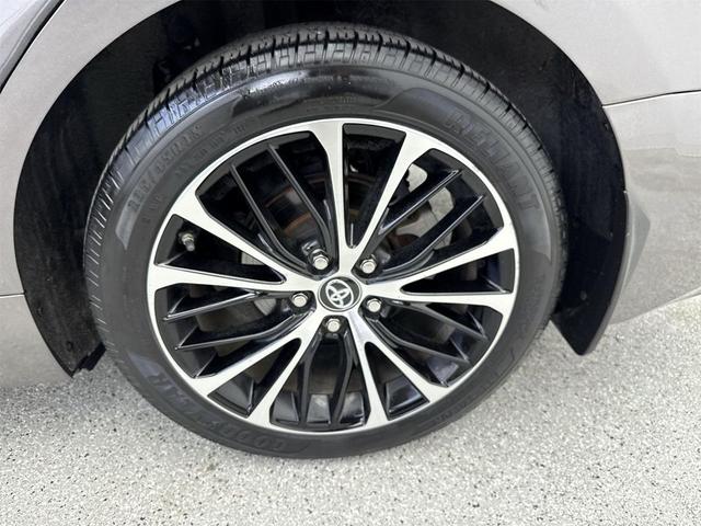 Photo of 2018 Celestial Silver/Midnight Black Metallic Toyota Camry