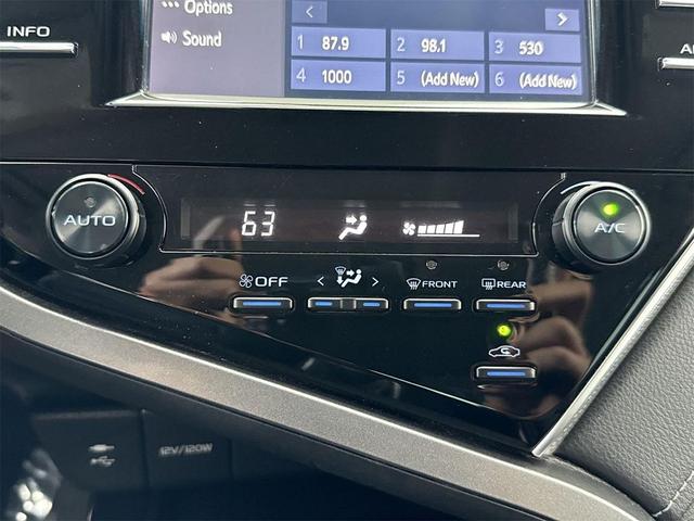 Photo of 2018 Celestial Silver/Midnight Black Metallic Toyota Camry