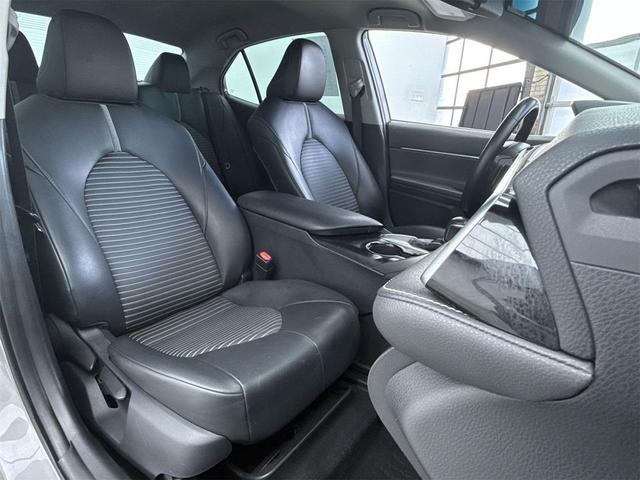 Photo of 2018 Celestial Silver/Midnight Black Metallic Toyota Camry