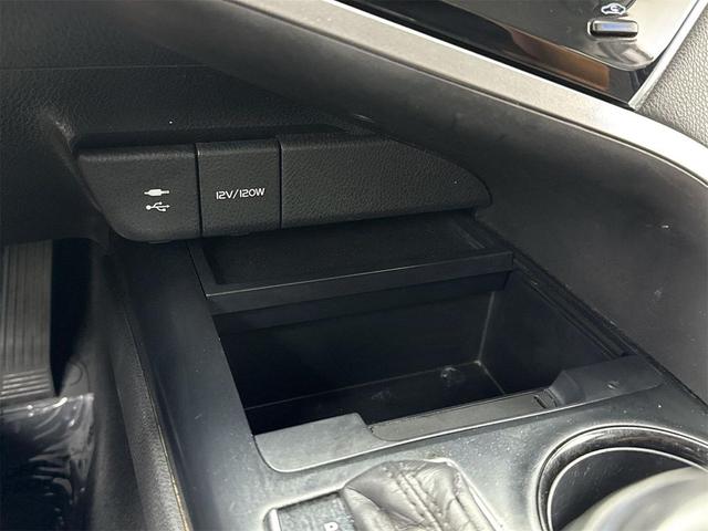 Photo of 2018 Celestial Silver/Midnight Black Metallic Toyota Camry