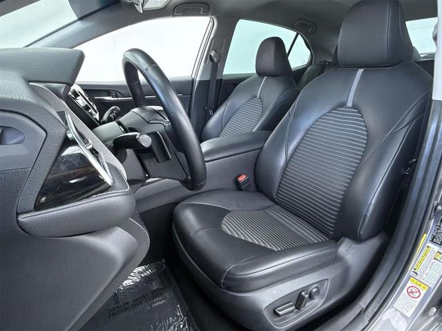 Photo of 2018 Celestial Silver/Midnight Black Metallic Toyota Camry