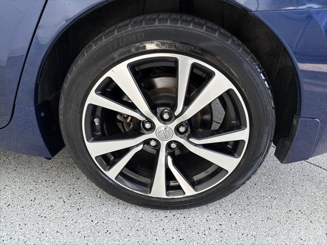Photo of 2017 Deep Blue Pearl Nissan Maxima