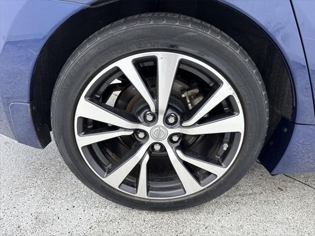 Photo of 2017 Deep Blue Pearl Nissan Maxima