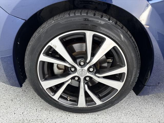 Photo of 2017 Deep Blue Pearl Nissan Maxima