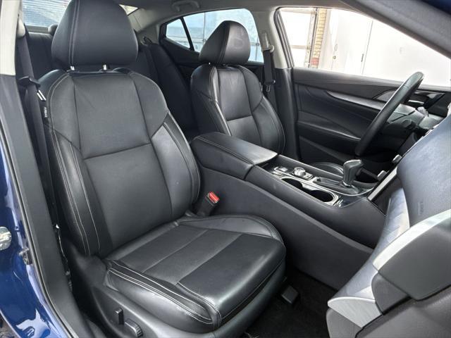 Photo of 2017 Deep Blue Pearl Nissan Maxima