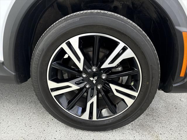 Photo of 2023 White Mitsubishi Eclipse Cross