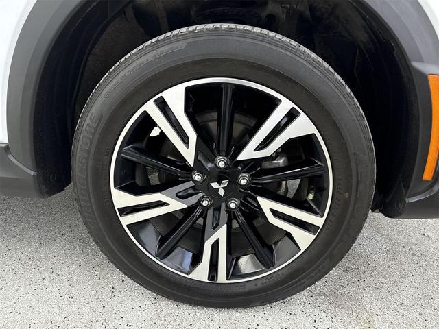 Photo of 2023 White Mitsubishi Eclipse Cross