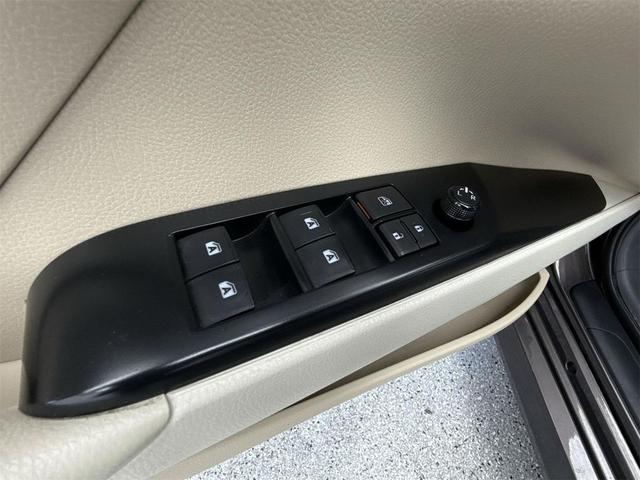 Photo of 2020 Brown Toyota Camry