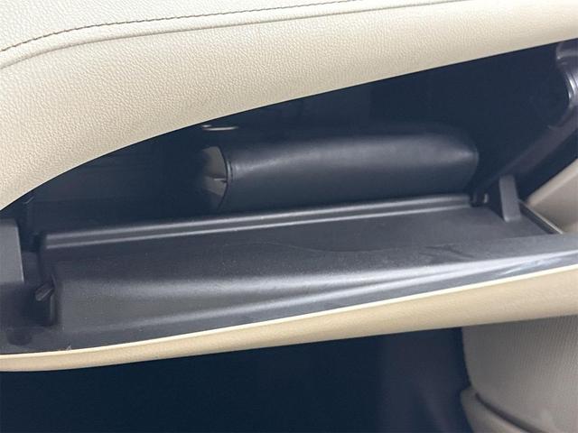 Photo of 2020 Brown Toyota Camry