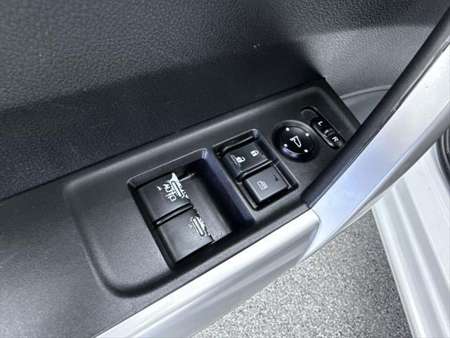 Photo of 2015 White Honda Civic