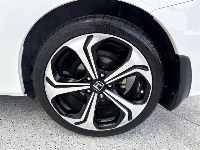 Photo of 2015 White Honda Civic