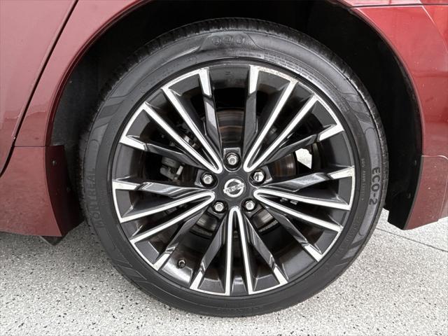 Photo of 2017 Coulis Red Nissan Maxima