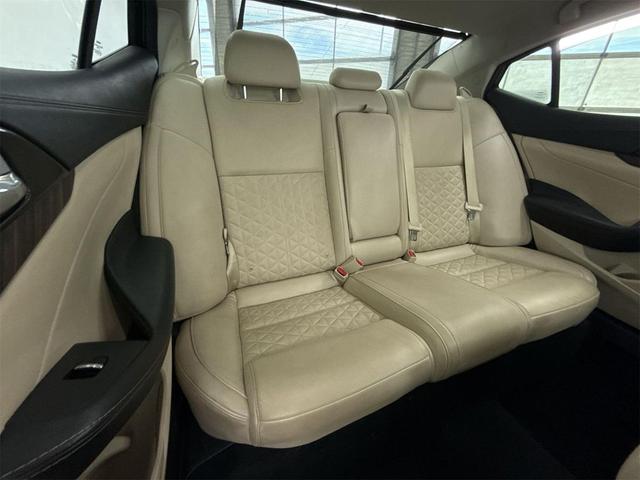Photo of 2017 Coulis Red Nissan Maxima