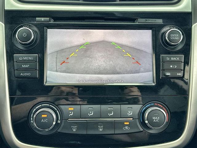Photo of 2018 Pearl White Nissan Altima