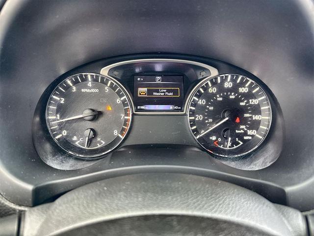 Photo of 2018 Pearl White Nissan Altima