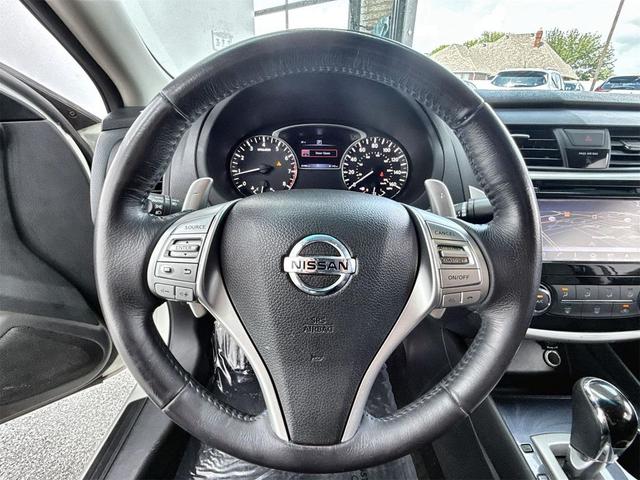 Photo of 2018 Pearl White Nissan Altima