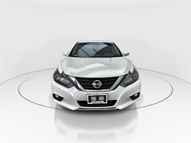 Photo of 2018 Pearl White Nissan Altima