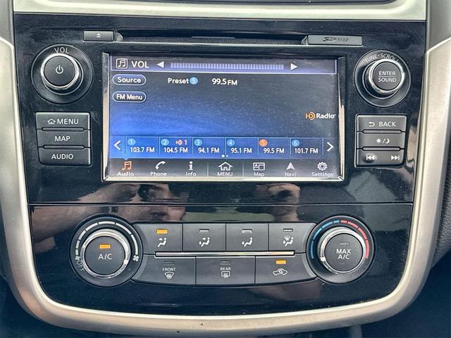 Photo of 2018 Pearl White Nissan Altima