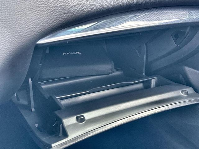 Photo of 2018 Pearl White Nissan Altima