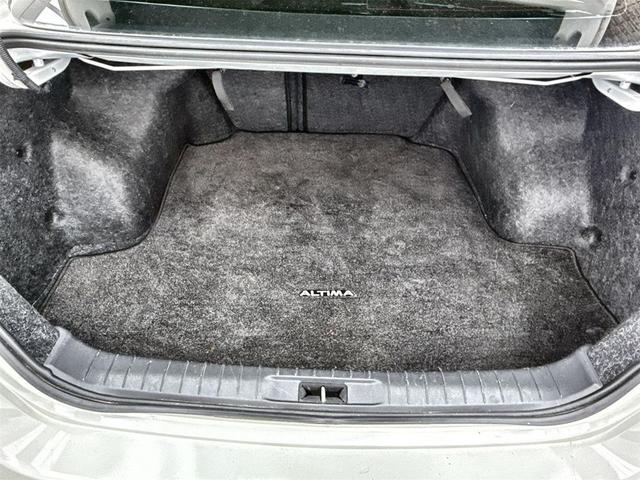 Photo of 2018 Pearl White Nissan Altima