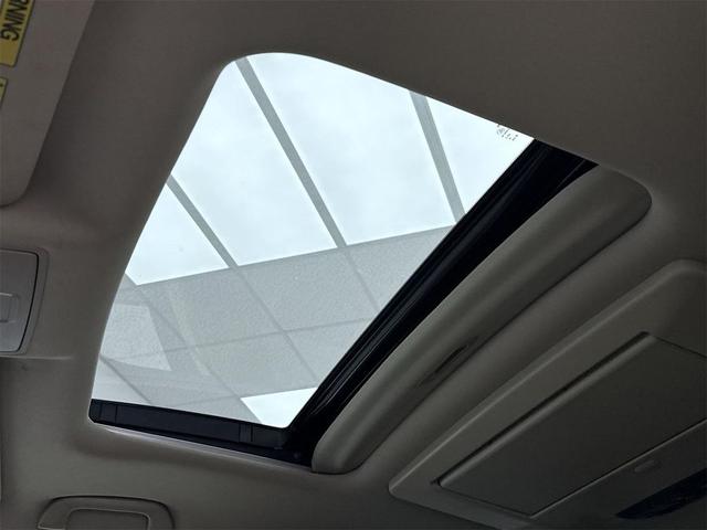 Photo of 2015 White Acura MDX