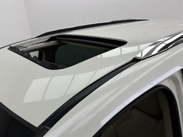 Photo of 2015 White Acura MDX