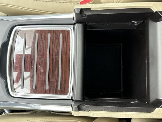 Photo of 2015 White Acura MDX