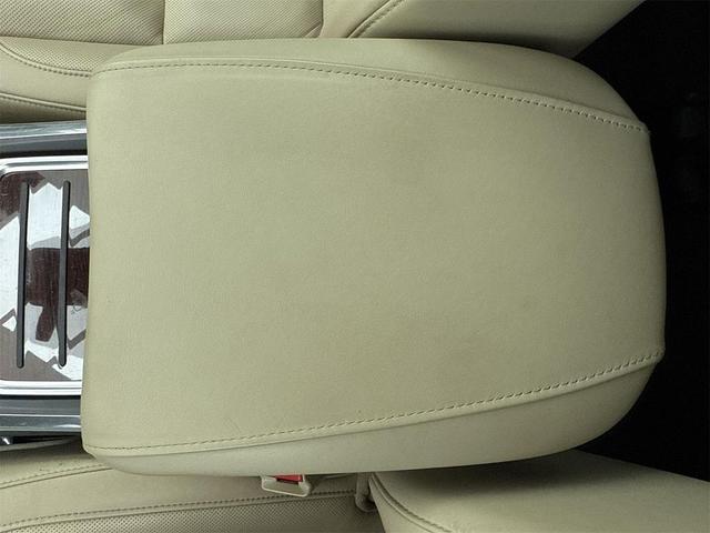 Photo of 2015 White Acura MDX