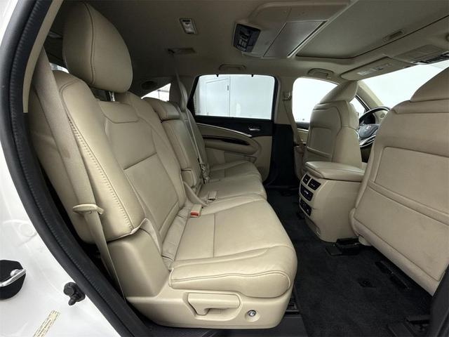 Photo of 2015 White Acura MDX