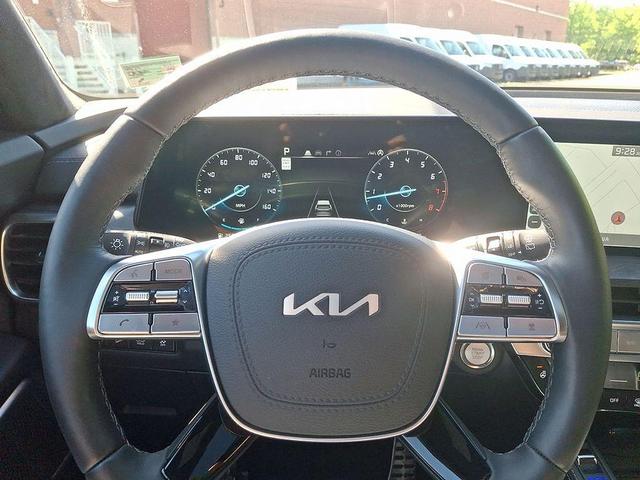 Photo of 2025 Wolf Gray Kia Telluride