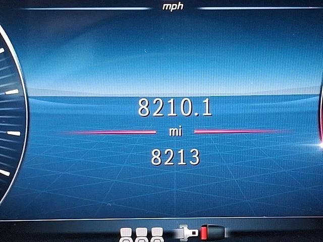 Photo of 2025 Polar White Mercedes-Benz GLB 250
