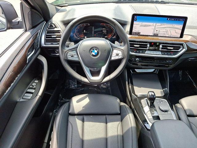 Photo of 2024 Black BMW X4