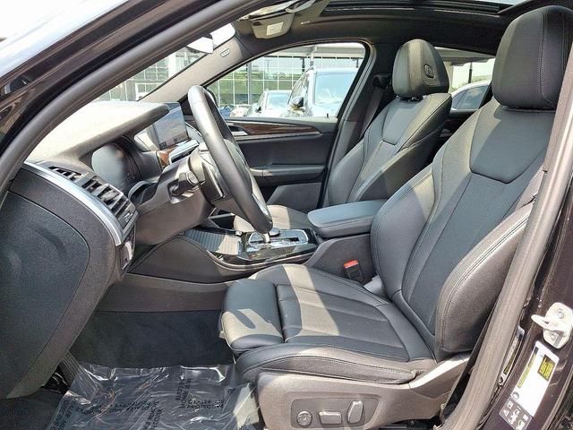 Photo of 2024 Black BMW X4
