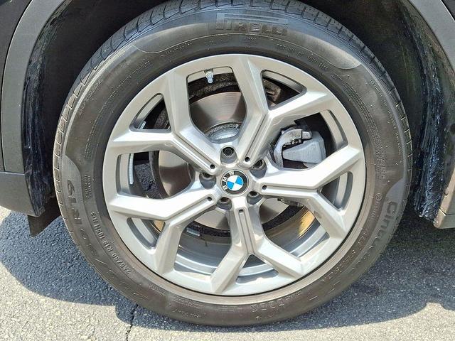Photo of 2024 Black BMW X4