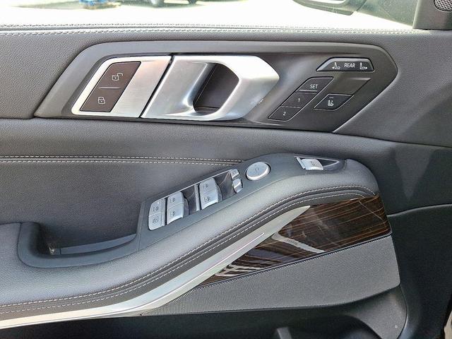Photo of 2024 Black BMW X7