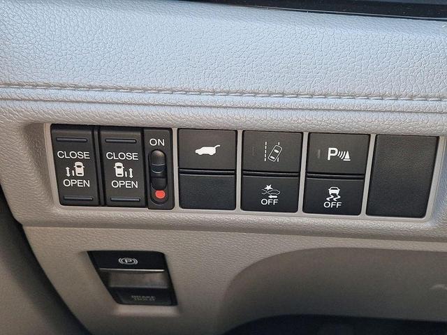 Photo of 2019 Silver Metallic Honda Odyssey
