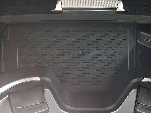 Photo of 2025 MANUFAKTUR Moonlight White Metallic Mercedes-Benz G-Class