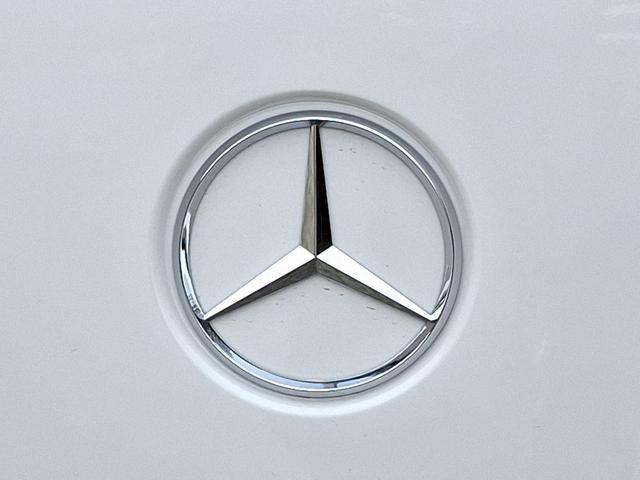 Photo of 2025 MANUFAKTUR Moonlight White Metallic Mercedes-Benz G-Class