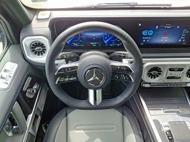 Photo of 2025 MANUFAKTUR Moonlight White Metallic Mercedes-Benz G-Class