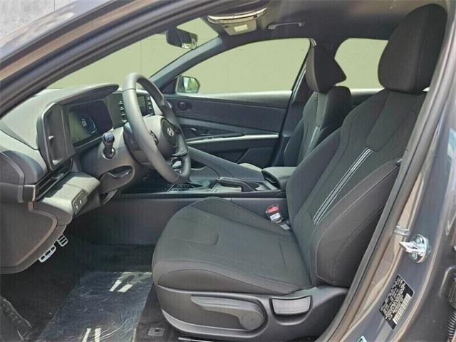 Photo of 2025 Gray Hyundai ELANTRA