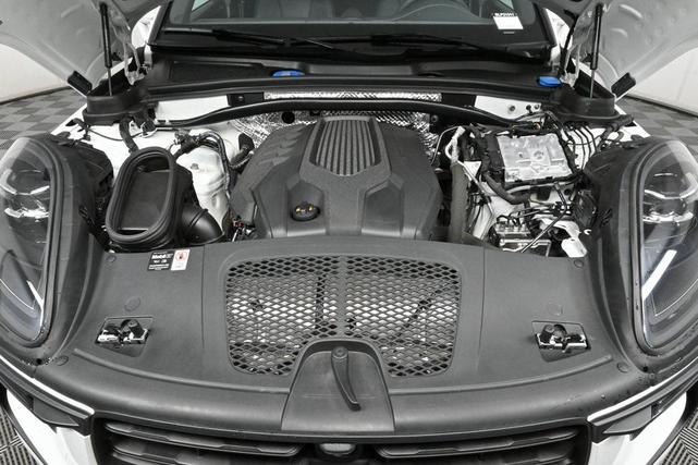Photo of 2025 White Porsche Macan