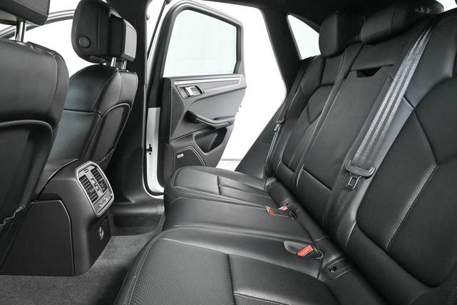 Photo of 2025 White Porsche Macan