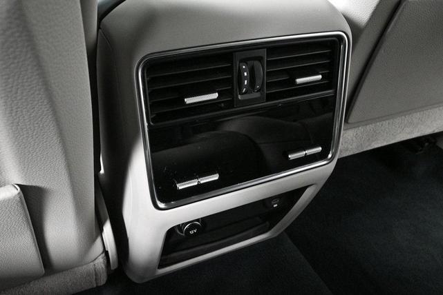 Photo of 2020 Moonlight Blue Porsche Cayenne