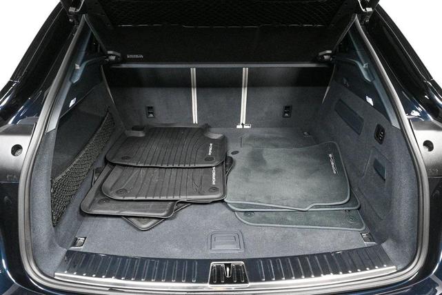 Photo of 2020 Moonlight Blue Porsche Cayenne