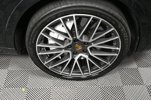 Photo of 2020 Moonlight Blue Porsche Cayenne