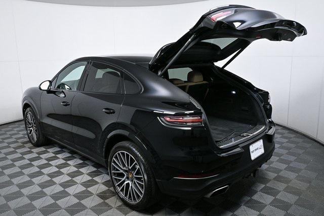 Photo of 2022 Black Porsche Cayenne