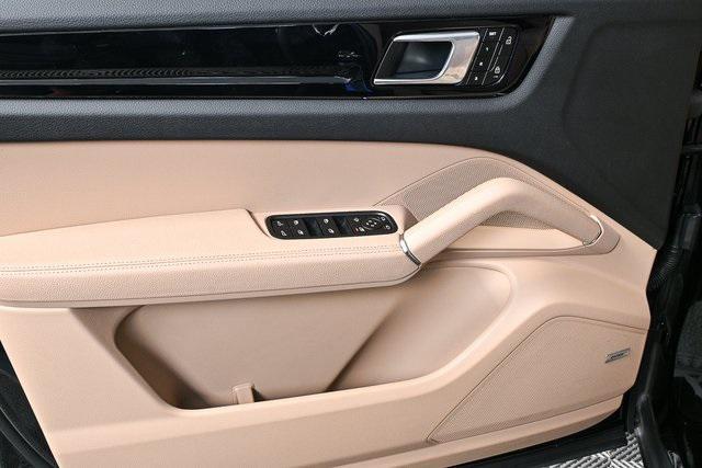 Photo of 2022 Black Porsche Cayenne
